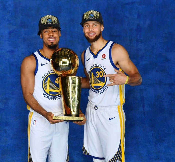 “苏超”赛季最佳阵容公布，马宁获裁判员纪念奖（苏超赛季最佳阵容揭晓，马宁获颁裁判员纪念奖）