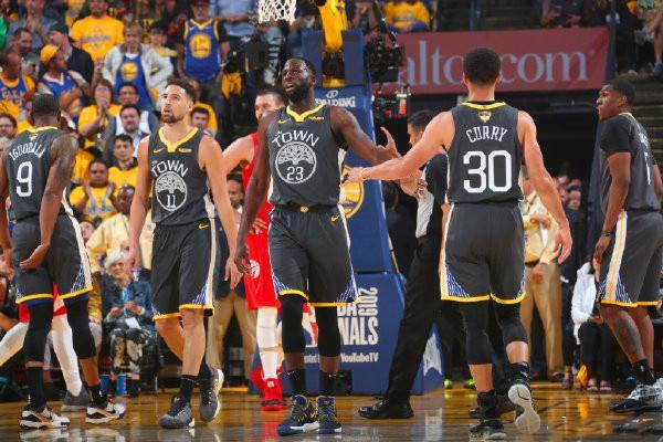 34分！穆雷砍全场最高分，首节23分创生涯单节得分纪录（穆雷34分领跑全场，首节23分刷新生涯单节纪录）